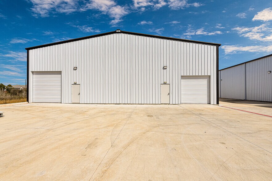 More Photos Of 11555 Gaston, Katy Industrial For Lease