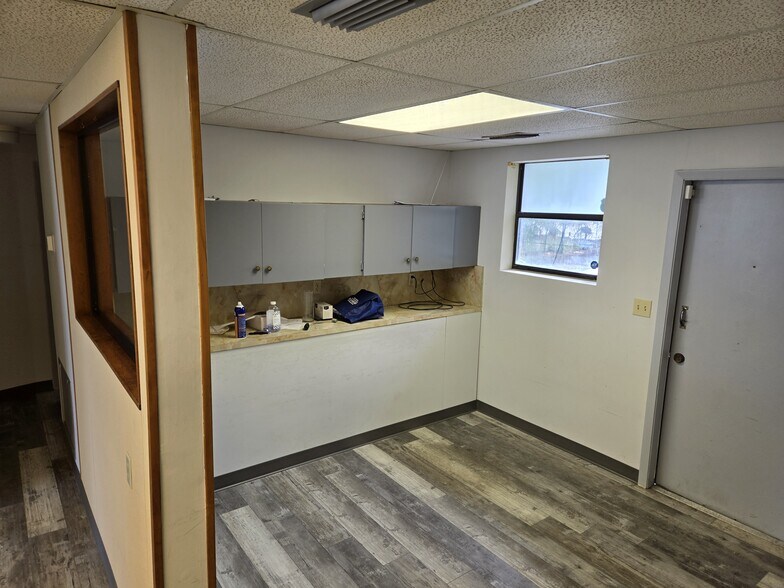 More Photos Of 6216 Sauterne Dr, Jacksonville Freestanding For Sale