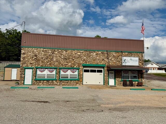 More Photos Of 301 N Elm St, Mountain View Auto Salvage Facility For Sale