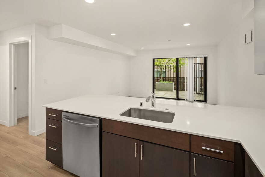 More Photos Of 9021 17th Ave SW, Seattle Apartments For Sale