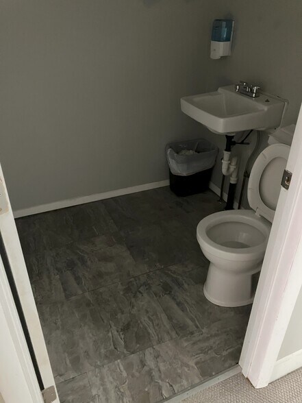 More Photos Of 112 E Main St, Hummelstown Storefront Retail Residential For Lease