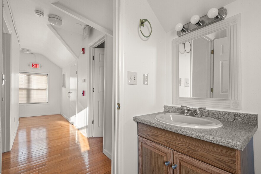 More Photos Of 1618 Parker Ave, Fort Lee Freestanding For Lease