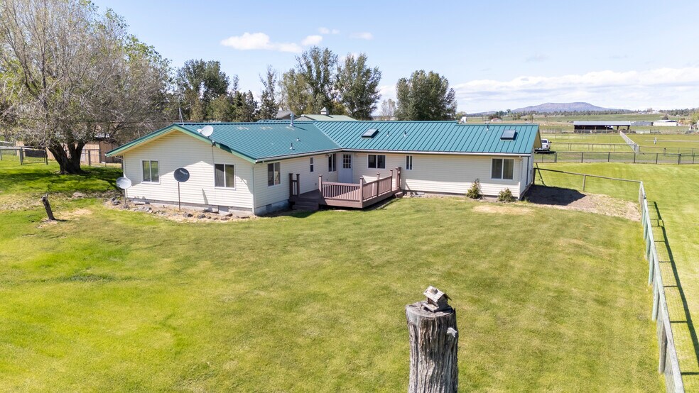 More Photos Of 9101 NW 31st St, Terrebonne Specialty For Sale
