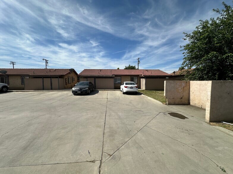 More Photos Of 12400 Main St, Lamont Apartments For Sale