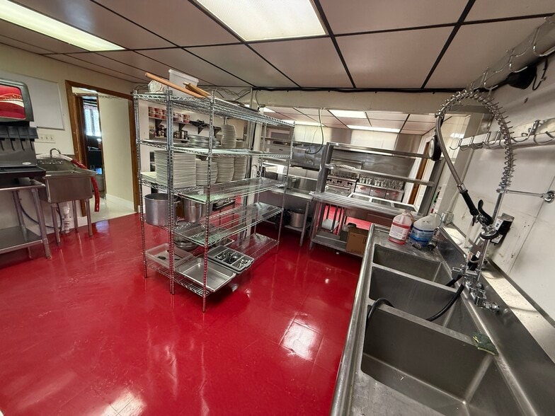 More Photos Of 1640 W US-2, Crystal Falls Restaurant For Sale