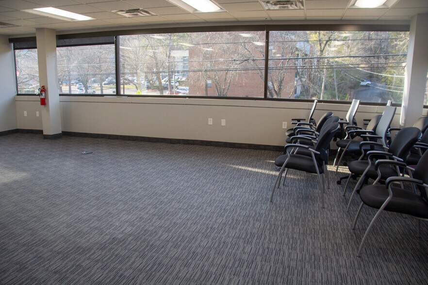 More Photos Of 1600 E Franklin St, Chapel Hill Medical For Sale