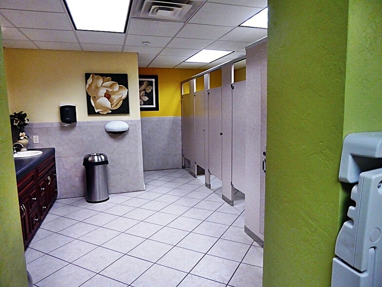 More Photos Of 879 Freeport Rd, Creighton Medical For Sale