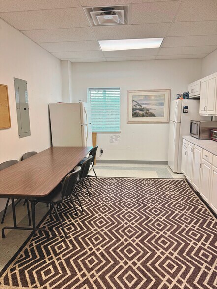 More Photos Of 7794 Grow Dr, Pensacola Office For Lease
