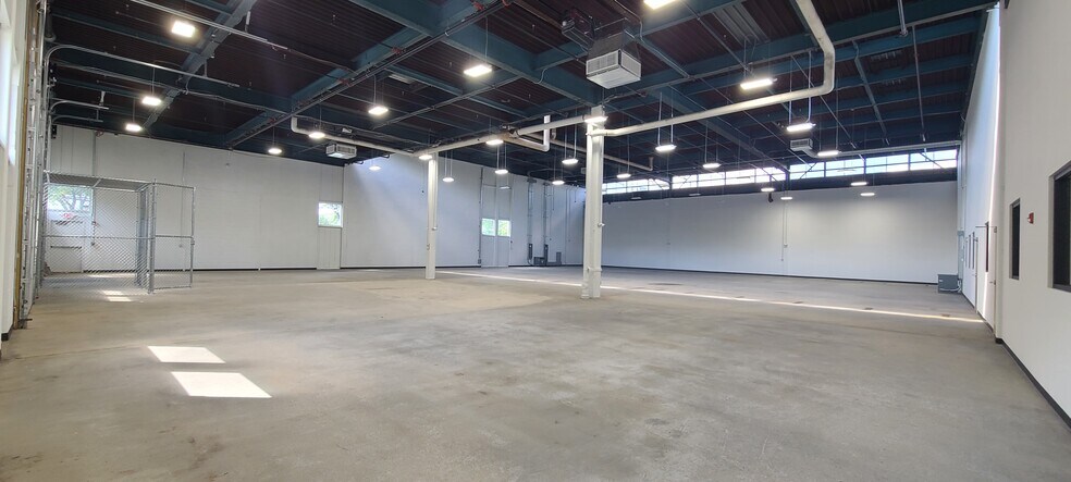 More Photos Of 185 Grassy Plain St, Bethel Manufacturing For Lease