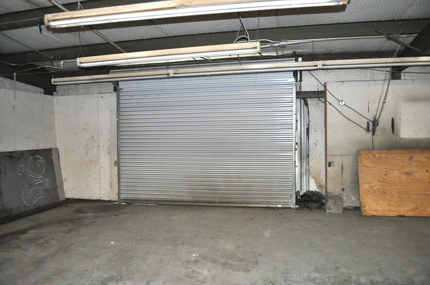 More Photos Of 1501 S Blue Bell Rd, Brenham Warehouse For Sale