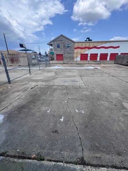 More Photos Of 1222 Veterans, Kenner General Retail For Lease