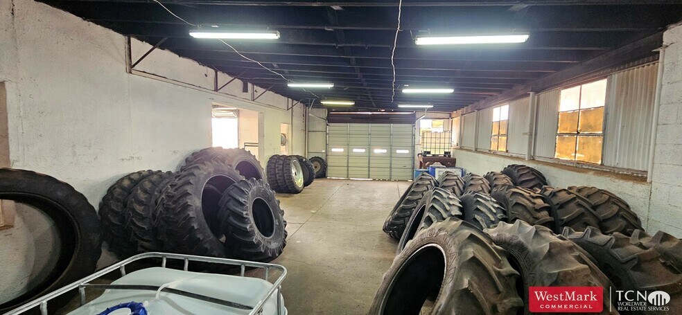 More Photos Of 824 Avenue B, Abernathy Service Station For Sale