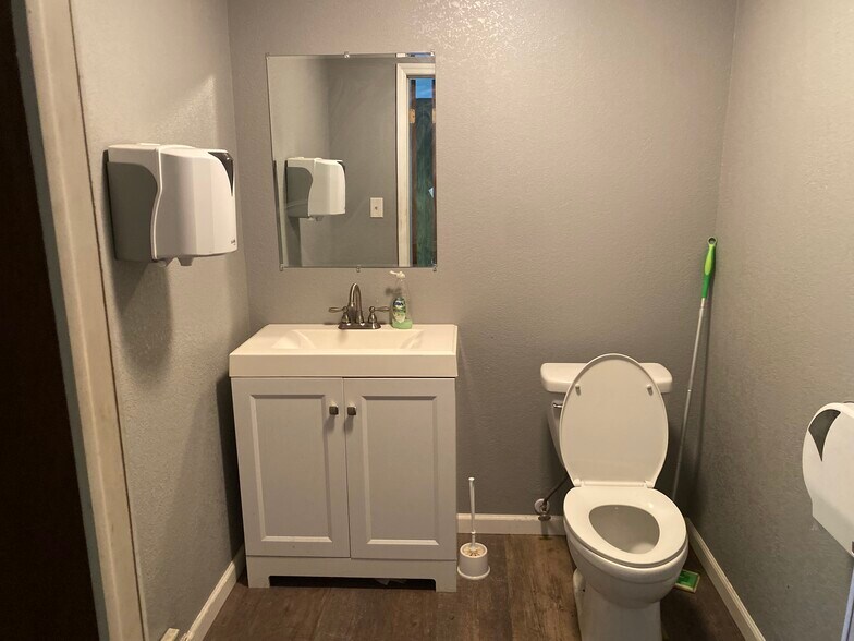 More Photos Of 840 Cayuga Creek Rd, Buffalo Auto Repair For Sale