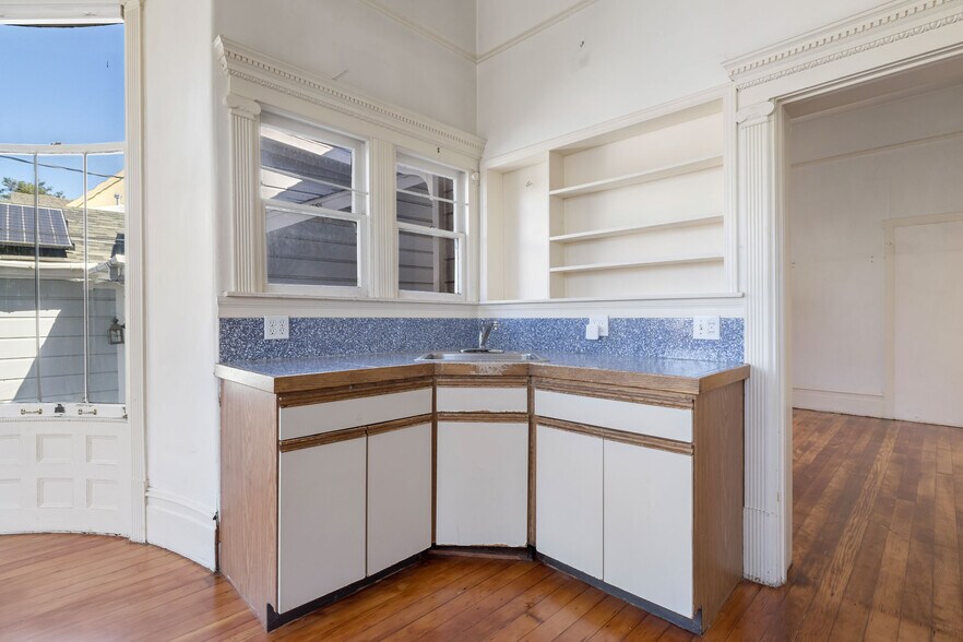 More Photos Of 102 Hamilton Pl, Oakland Multifamily For Sale