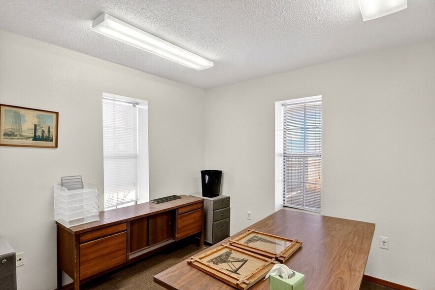 More Photos Of 8316 W I-20, Midland Warehouse For Lease