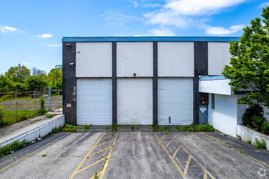 More Photos Of 201 W Decatur Ave, Pleasantville Flex For Sale