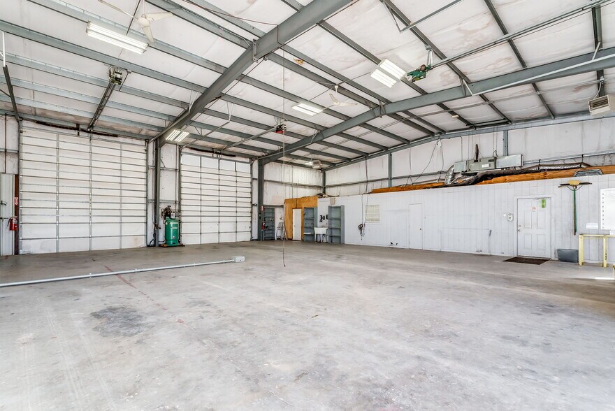More Photos Of 3997 N US Highway 287, Alvord Warehouse For Lease