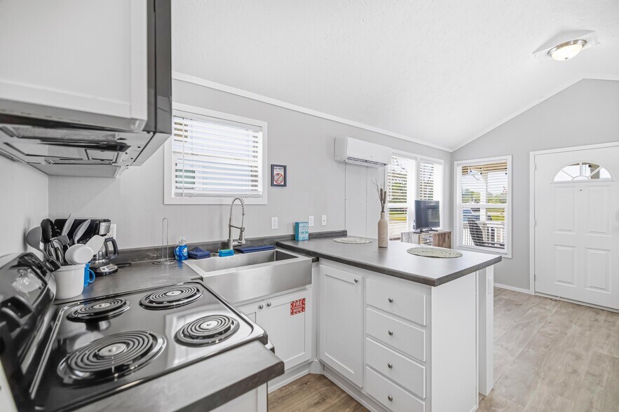 More Photos Of 702 8th St, Port Lavaca Manufactured Housing Mobile Home Park For Sale