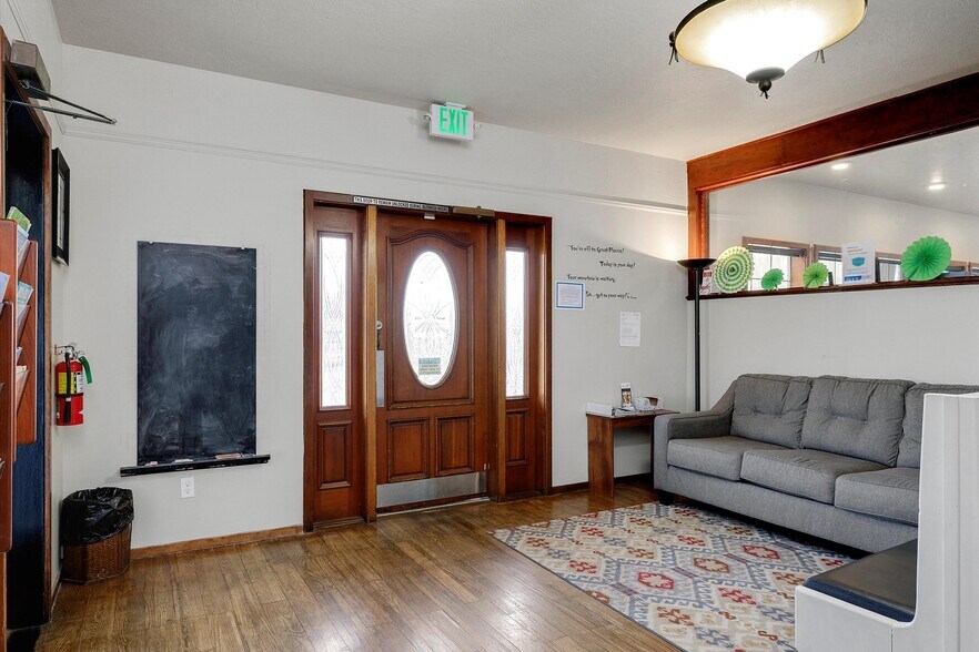 More Photos Of 113 N Elm St, Canby Restaurant For Lease