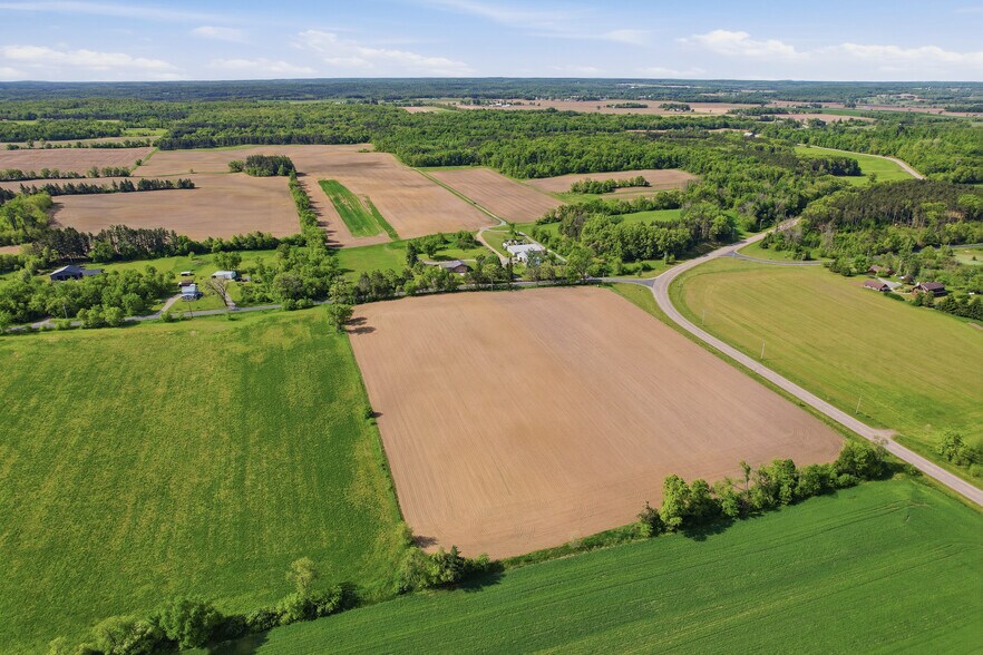 More Photos Of 9523 River Rd, Amherst Warehouse For Sale