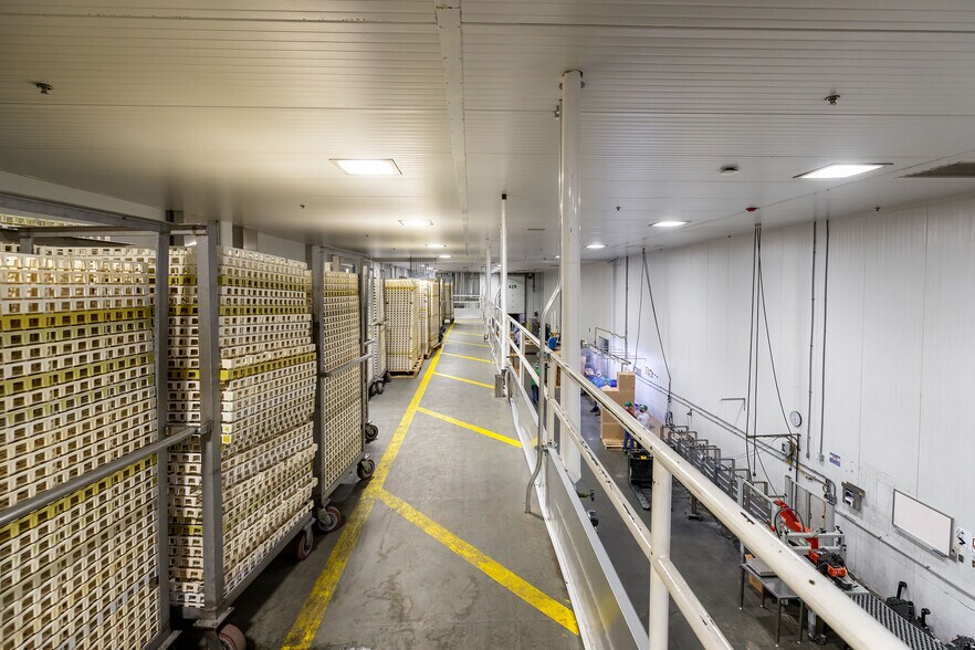 More Photos Of 556 Murlark Ave NW, Salem Manufacturing For Sale