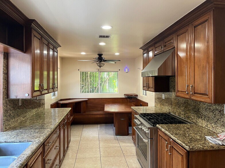 More Photos Of 8927 Sawyer St, Los Angeles Specialty For Sale