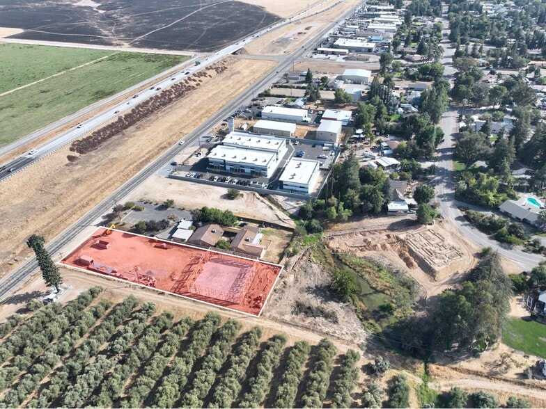 More Photos Of 11240 California 41 Business, Madera Flex For Lease