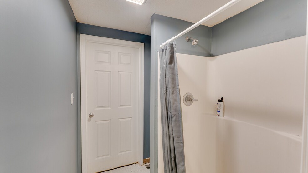 More Photos Of 510 N Walker St, Quitman Light Manufacturing For Lease