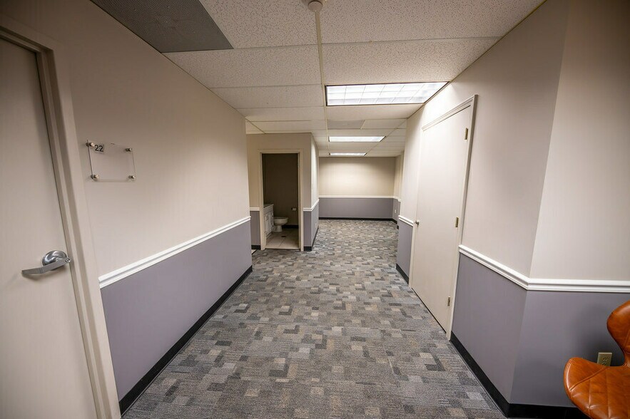 More Photos Of 13975 Manchester Rd, Manchester Medical For Lease