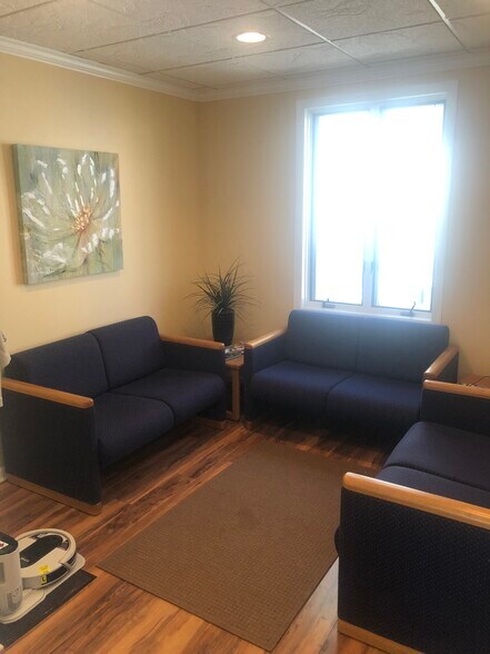 More Photos Of 125 W Park Ave, Libertyville Office For Lease