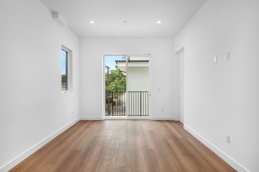 More Photos Of 726 Robinson St, Los Angeles Apartments For Sale