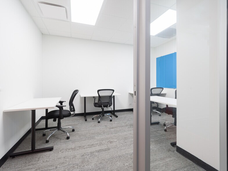 More Photos Of 211 W Wacker Dr, Chicago Office For Lease