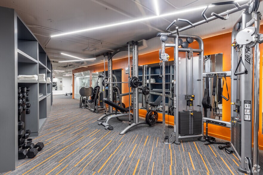 More Photos Of 950 F St NW, Washington Office For Lease