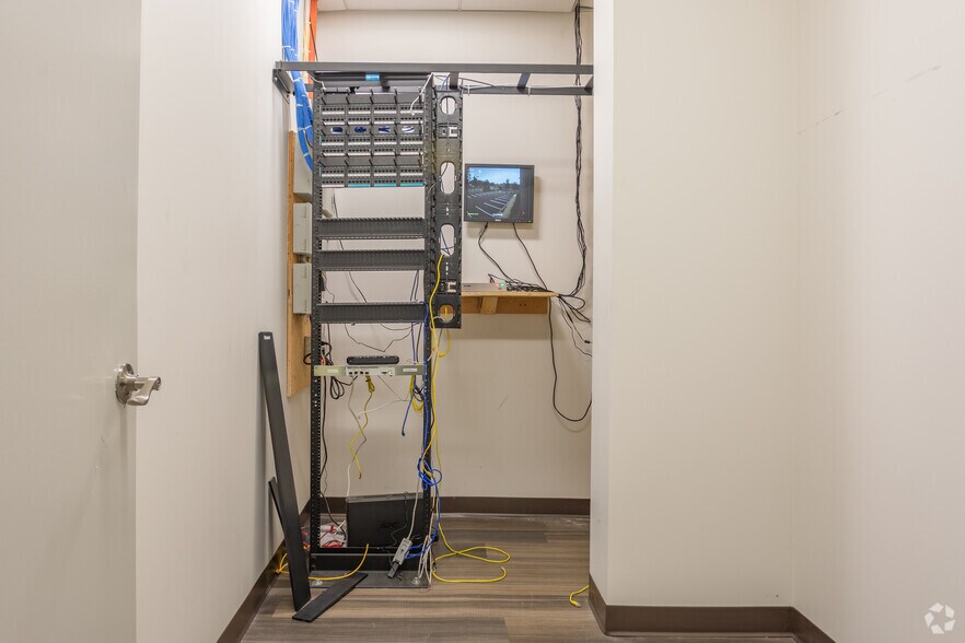 More Photos Of 4801 Forbes Blvd, Lanham Office For Sale