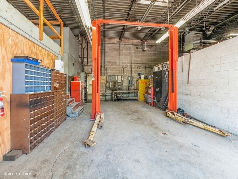 More Photos Of 717-727 1st Ave, Des Plaines Manufacturing For Sale