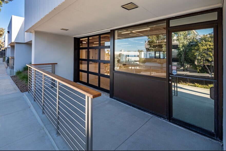More Photos Of 9445 Farnham St, San Diego Loft Creative Space For Lease