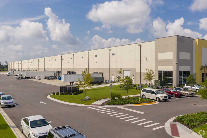 More Photos Of 9620 Air Commerce Pky, Orlando Warehouse For Lease