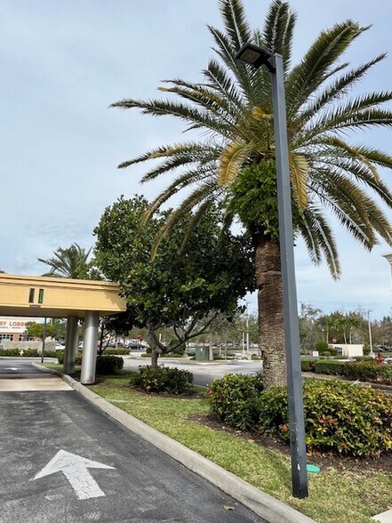 More Photos Of 3325 W Hillsboro Blvd, Deerfield Beach Bank For Lease