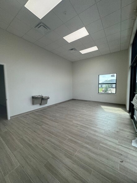 More Photos Of 121 Gretchen Ave S, Lehigh Acres Warehouse For Lease
