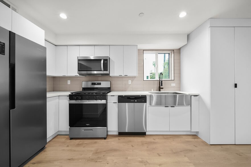 More Photos Of 171 S Hoover St, Los Angeles Apartments For Sale
