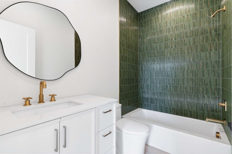 More Photos Of 439 W 9th St, Dallas Apartments For Sale