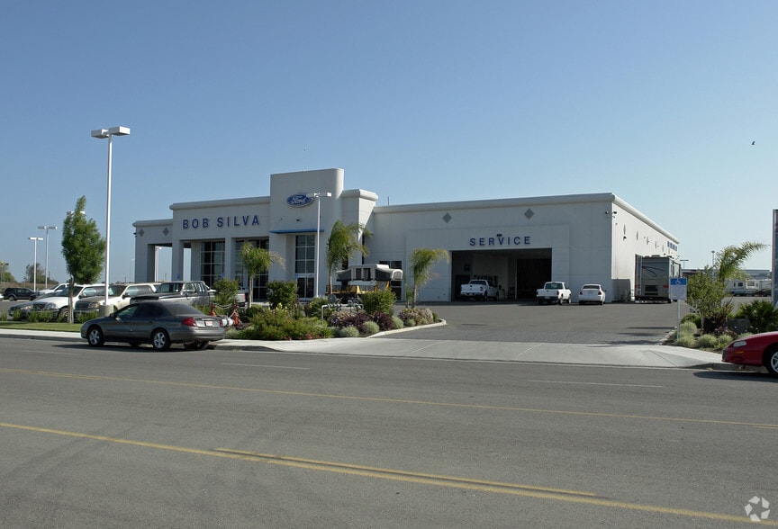 More Photos Of 321 Prosperity Blvd, Chowchilla Auto Dealership For Lease
