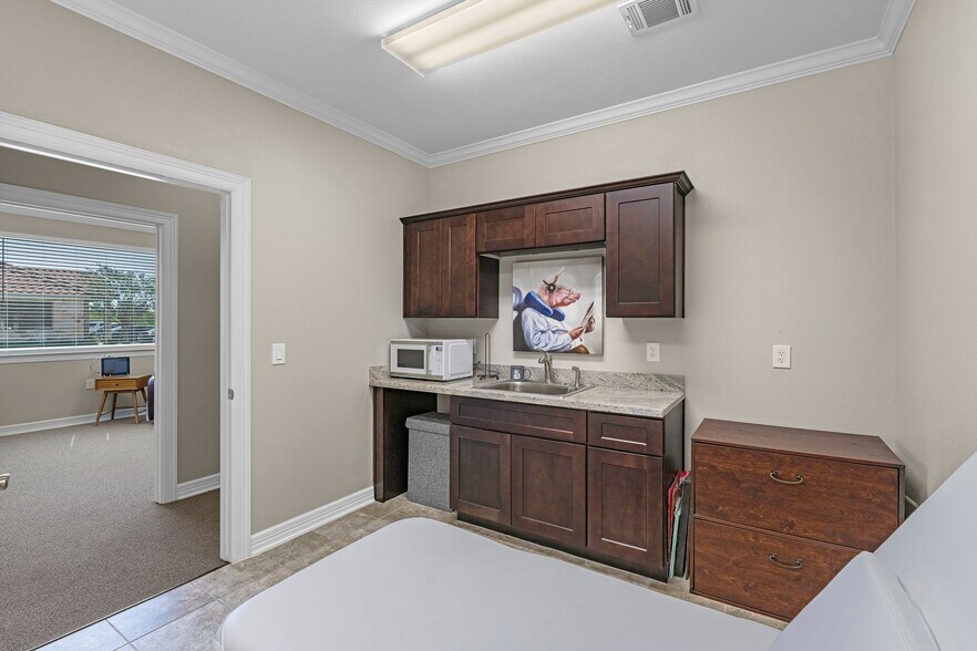 More Photos Of 2743 Smith Ranch Rd, Pearland Loft Creative Space For Sale