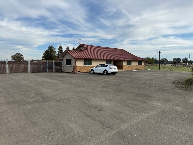 More Photos Of 6201 Bradshaw Rd, Sacramento Industrial For Sale