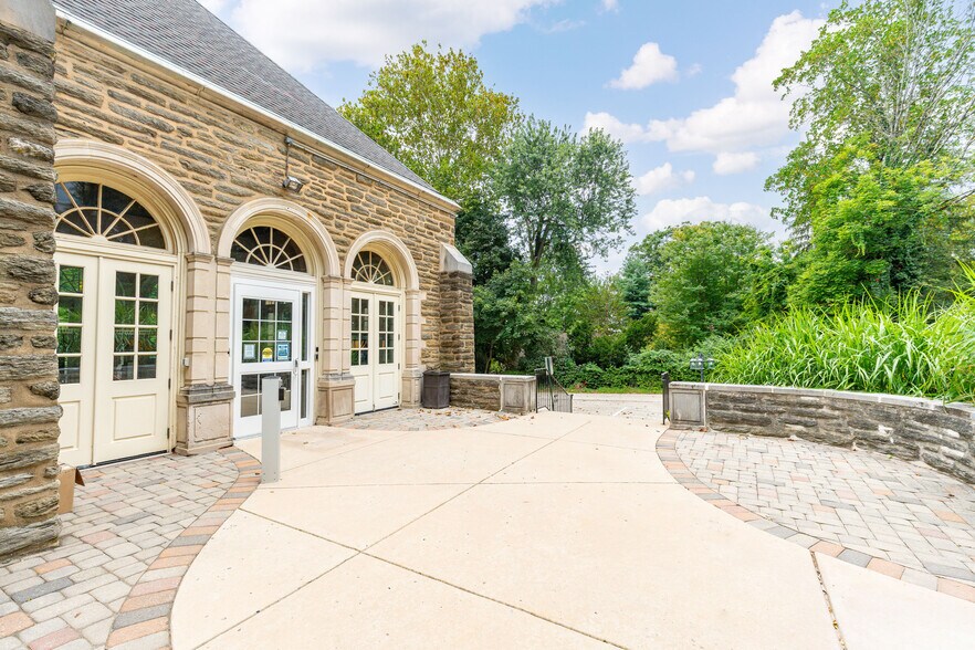 More Photos Of 190 Camp Hill Rd, Fort Washington Religious Facility For Lease