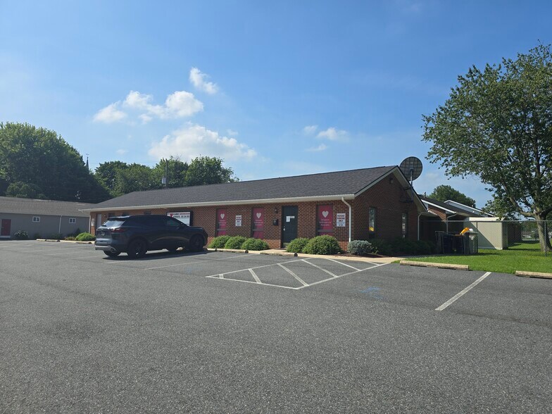 More Photos Of 213 N Main St, Smyrna Medical For Lease