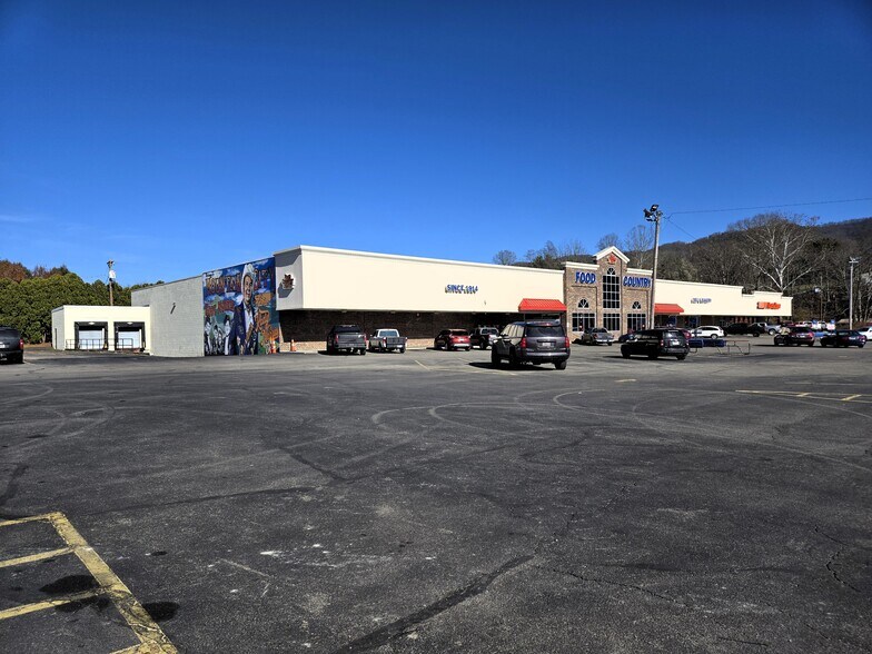 More Photos Of 150 Main st, Mountain City General Retail For Sale