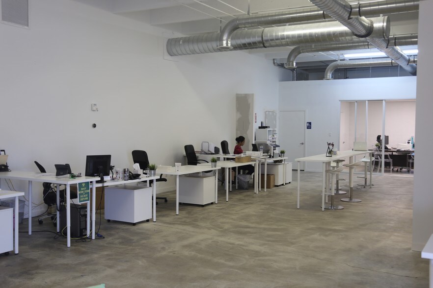 More Photos Of 1600-1622 NE 205th Ter, Miami Unknown For Lease