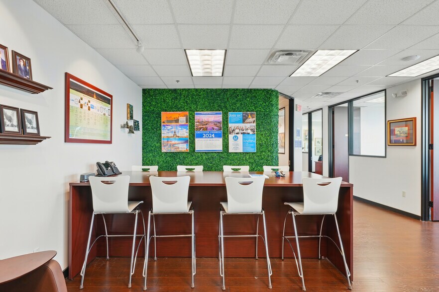 More Photos Of 9999 Bellaire Blvd, Houston Medical For Lease