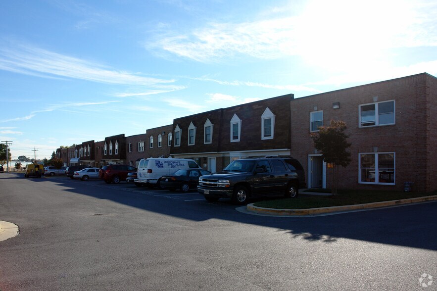 More Photos Of 8647-8669 Cherry Ln, Laurel Showroom For Sale